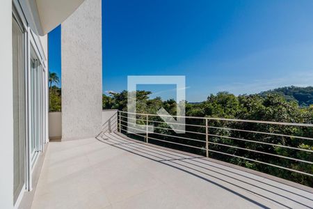 Casa de condomínio à venda com 380m², 3 quartos e 3 vagasVaranda