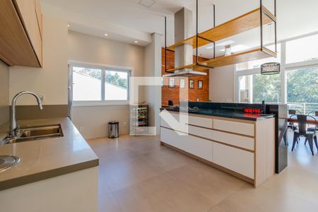 Casa de condomínio à venda com 380m², 3 quartos e 3 vagasCozinha