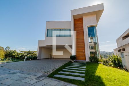 Casa de condomínio à venda com 380m², 3 quartos e 3 vagasFachada