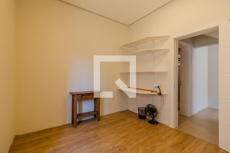 Casa de condomínio à venda com 380m², 3 quartos e 3 vagasQuarto de serviço