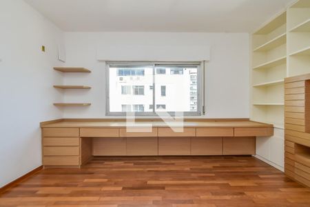 Apartamento à venda com 250m², 3 quartos e 2 vagas Apartamento à venda com 250m², 3 quartos e 2 vagasQuarto 1