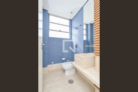 Apartamento à venda com 250m², 3 quartos e 2 vagas Apartamento à venda com 250m², 3 quartos e 2 vagasLavabo