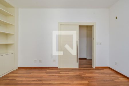 Apartamento à venda com 250m², 3 quartos e 2 vagas Apartamento à venda com 250m², 3 quartos e 2 vagasQuarto 1