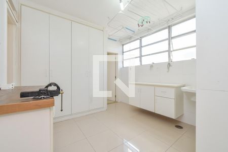 Apartamento à venda com 250m², 3 quartos e 2 vagas Apartamento à venda com 250m², 3 quartos e 2 vagasÁrea de Serviço