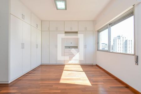 Apartamento à venda com 250m², 3 quartos e 2 vagas Apartamento à venda com 250m², 3 quartos e 2 vagasQuarto 2