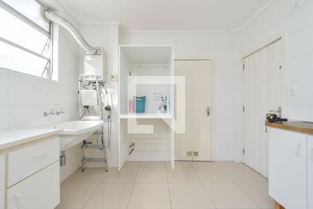 Apartamento à venda com 250m², 3 quartos e 2 vagas Apartamento à venda com 250m², 3 quartos e 2 vagasÁrea de Serviço