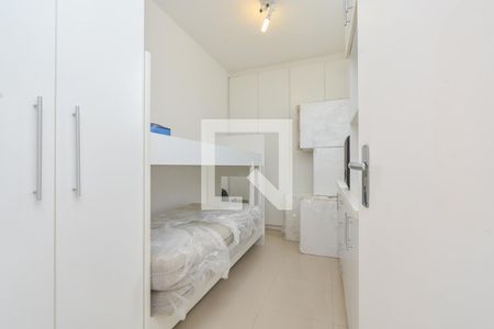 Apartamento à venda com 250m², 3 quartos e 2 vagas Apartamento à venda com 250m², 3 quartos e 2 vagasQuarto de Serviço