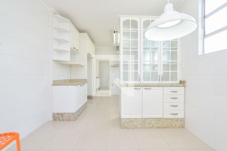 Apartamento à venda com 250m², 3 quartos e 2 vagas Apartamento à venda com 250m², 3 quartos e 2 vagasCopa