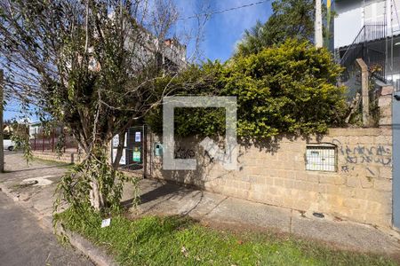 Casa à venda com 360m², 1 quarto e 2 vagas Casa à venda com 360m², 1 quarto e 2 vagasFachada