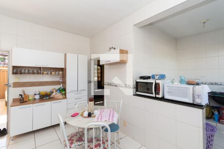 Casa à venda com 270m², 5 quartos e 3 vagasCasa 1 - Cozinha e Área de Serviços
