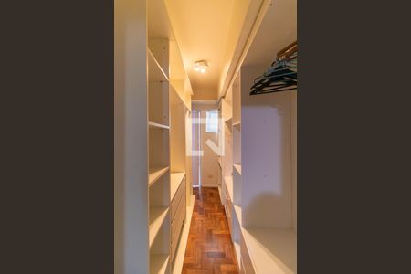 Closet de apartamento para alugar com 2 quartos, 103m² em Jardim das Bandeiras, São Paulo