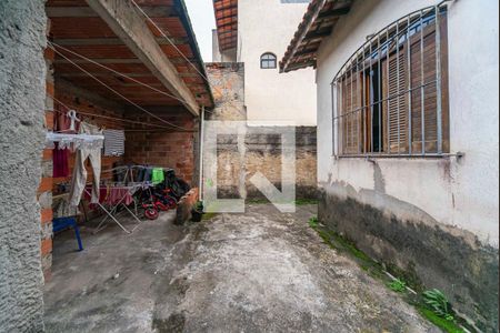 Casa à venda com 180m², 3 quartos e 2 vagasQuintal Fundos