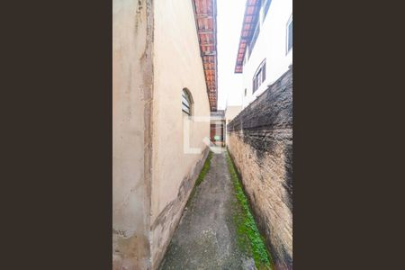 Casa à venda com 180m², 3 quartos e 2 vagasCorredor externo