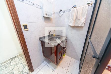 Casa à venda com 180m², 3 quartos e 2 vagasBanheiro