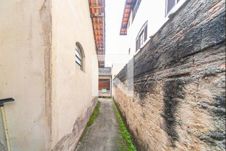 Casa à venda com 180m², 3 quartos e 2 vagasCorredor externo