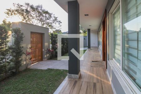 Casa de condomínio à venda com 600m², 5 quartos e 4 vagasEntrada