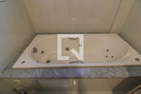 Casa de condomínio à venda com 600m², 5 quartos e 4 vagasBanheiro da Suíte 4