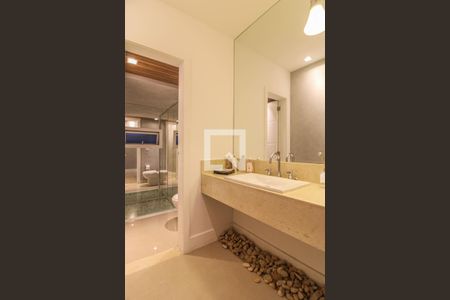 Casa de condomínio à venda com 600m², 5 quartos e 4 vagasLavabo