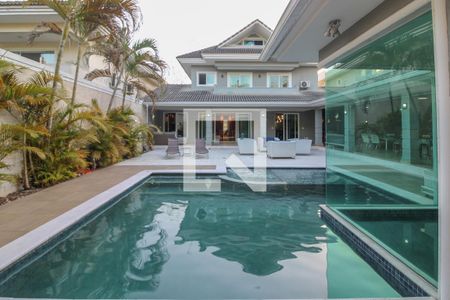 Casa de condomínio à venda com 600m², 5 quartos e 4 vagasÁrea Externa