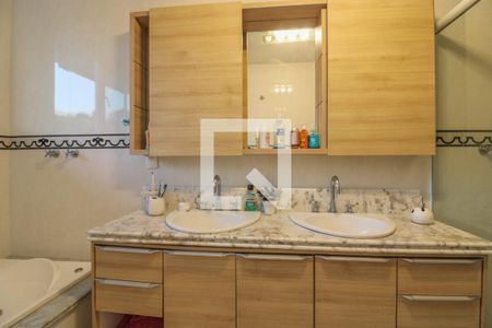 Casa de condomínio à venda com 600m², 5 quartos e 4 vagasBanheiro da Suíte 4