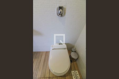 Casa de condomínio à venda com 600m², 5 quartos e 4 vagasBanheiro da Área Externa