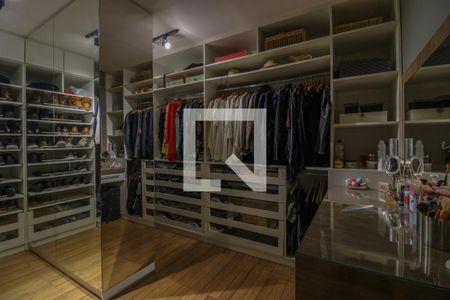 Casa de condomínio à venda com 600m², 5 quartos e 4 vagasCloset da Suíte 1 