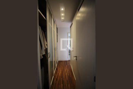 Apartamento à venda com 145m², 4 quartos e 2 vagas Apartamento à venda com 145m², 4 quartos e 2 vagasCloset Suite 2