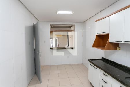 Casa à venda com 310m², 6 quartos e 6 vagasCozinha