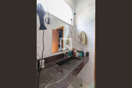 Casa à venda com 300m², 5 quartos e sem vagaBanheiro da Suíte