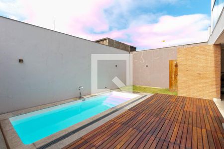 Casa à venda com 300m², 5 quartos e sem vagaPiscina