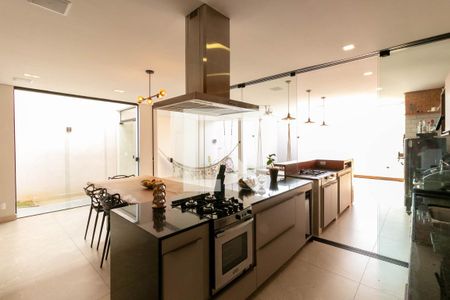 Espaço Gourmet de casa à venda com 5 quartos, 300m² em Carlos Prates, Belo Horizonte