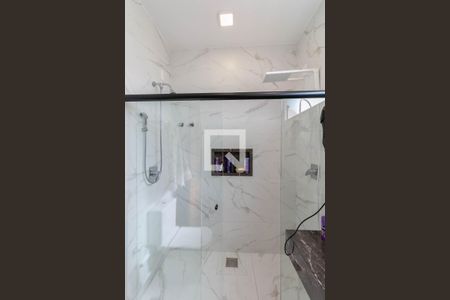 Casa à venda com 300m², 5 quartos e sem vagaBanheiro da Suíte