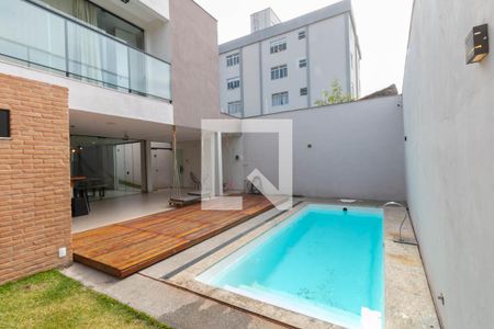 Casa à venda com 300m², 5 quartos e sem vagaPiscina