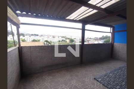 Casa à venda com 130m², 2 quartos e 1 vagasacada fundos 