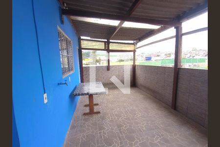 Casa à venda com 130m², 2 quartos e 1 vagasacada fundos 