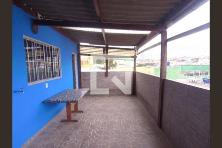 Casa à venda com 130m², 2 quartos e 1 vagasacada fundos 