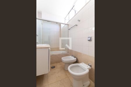 Apartamento à venda com 235m², 2 quartos e 2 vagas Apartamento à venda com 235m², 2 quartos e 2 vagasBanheiro da Suíte 1