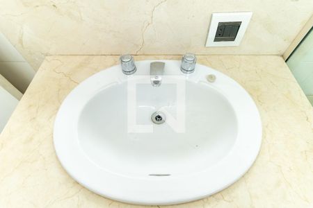 Apartamento à venda com 235m², 2 quartos e 2 vagas Apartamento à venda com 235m², 2 quartos e 2 vagasBanheiro da Suíte 1