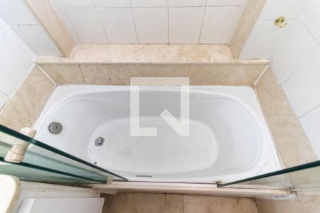 Apartamento à venda com 235m², 2 quartos e 2 vagas Apartamento à venda com 235m², 2 quartos e 2 vagasBanheiro da Suíte 1