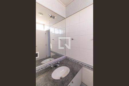 Apartamento à venda com 235m², 2 quartos e 2 vagas Apartamento à venda com 235m², 2 quartos e 2 vagasBanheiro da Suíte 2