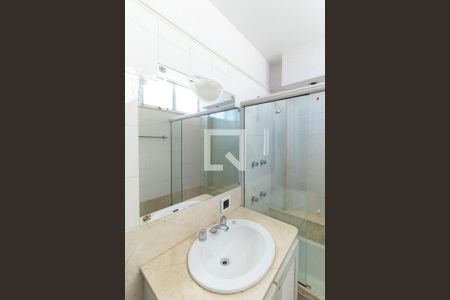 Apartamento à venda com 235m², 2 quartos e 2 vagas Apartamento à venda com 235m², 2 quartos e 2 vagasBanheiro da Suíte 2