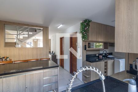 Casa de condomínio à venda com 200m², 5 quartos e 4 vagasCozinha e Área de Serviço