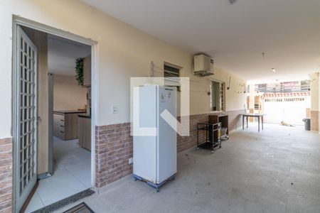 Casa de condomínio à venda com 200m², 5 quartos e 4 vagasÁrea externa