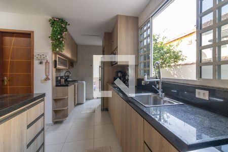 Casa de condomínio à venda com 200m², 5 quartos e 4 vagasCozinha e Área de Serviço