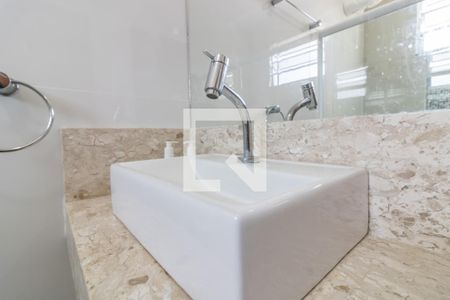 Casa de condomínio à venda com 200m², 5 quartos e 4 vagasSuíte 1 - Banheiro