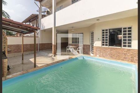Casa de condomínio à venda com 200m², 5 quartos e 4 vagasÁrea externa - Piscina