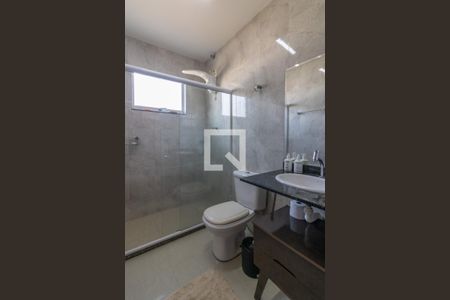 Casa de condomínio à venda com 200m², 5 quartos e 4 vagasBanheiro Social 1