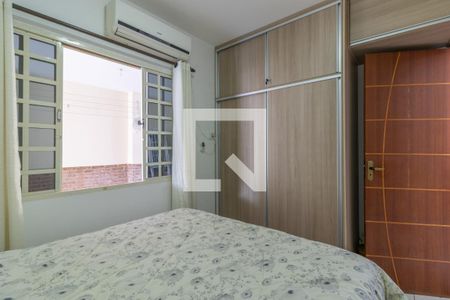 Casa de condomínio à venda com 200m², 5 quartos e 4 vagasQuarto 3