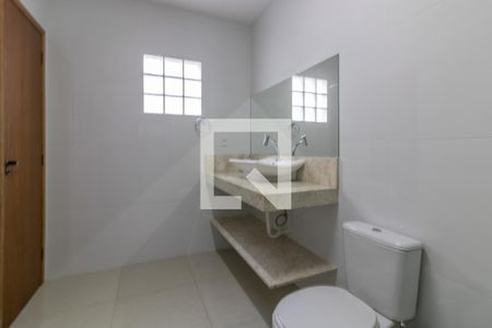Casa de condomínio à venda com 200m², 5 quartos e 4 vagasSuíte 2 - Banheiro