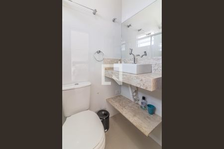 Casa de condomínio à venda com 200m², 5 quartos e 4 vagasSuíte 1 - Banheiro